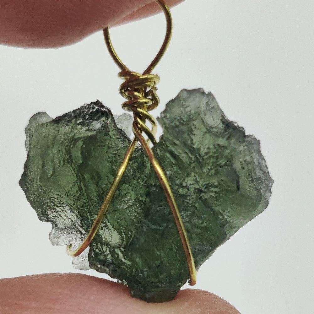 Moldavita colgante (Tectita)