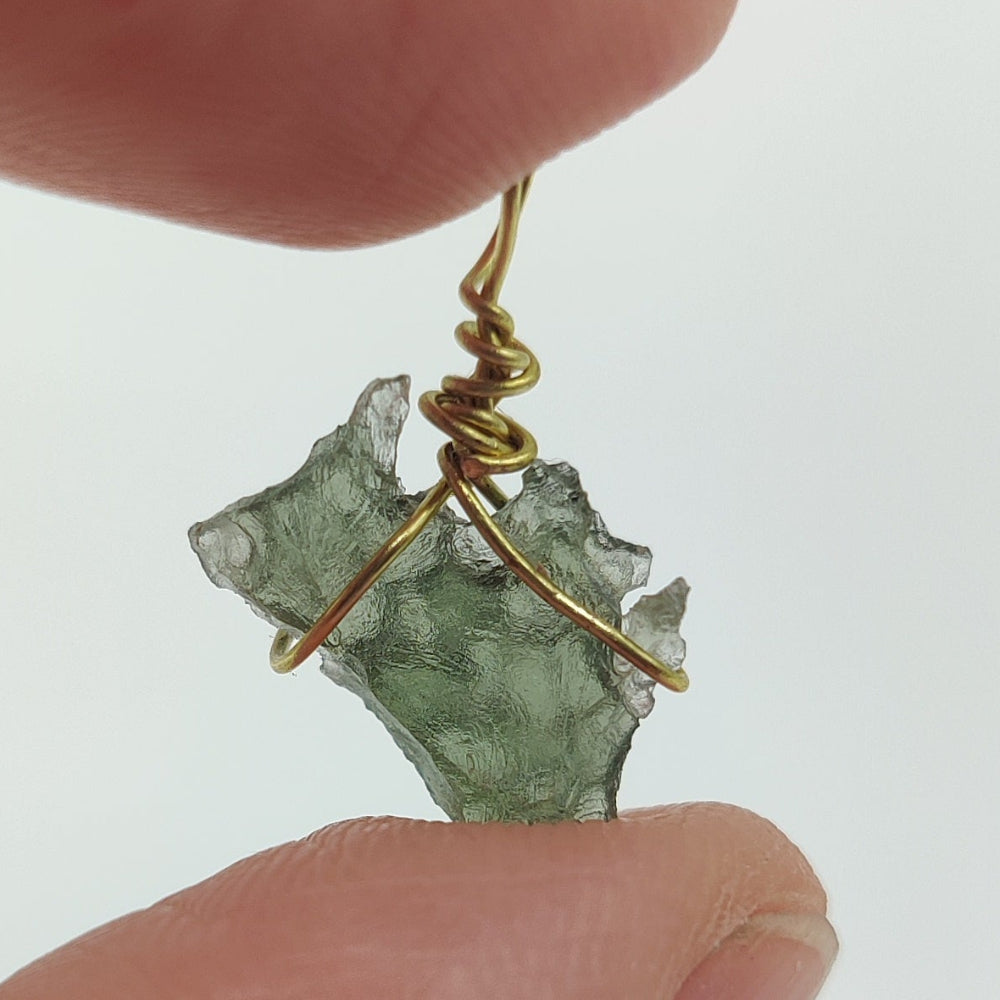 Moldavita colgante (Tectita)