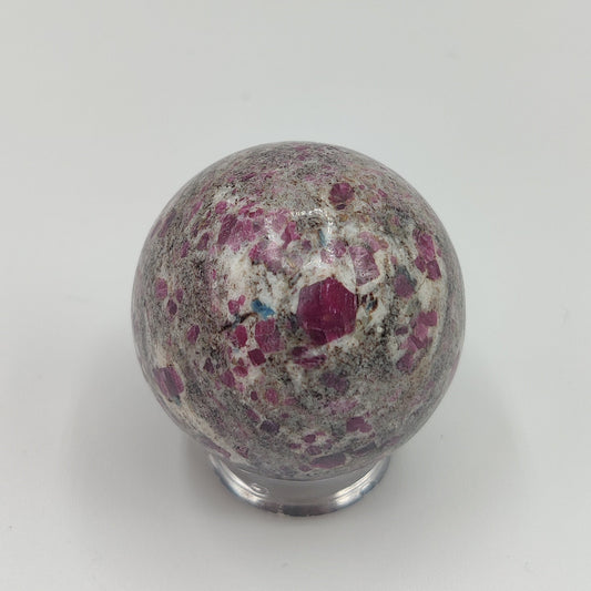 Esfera de rubíes en matriz