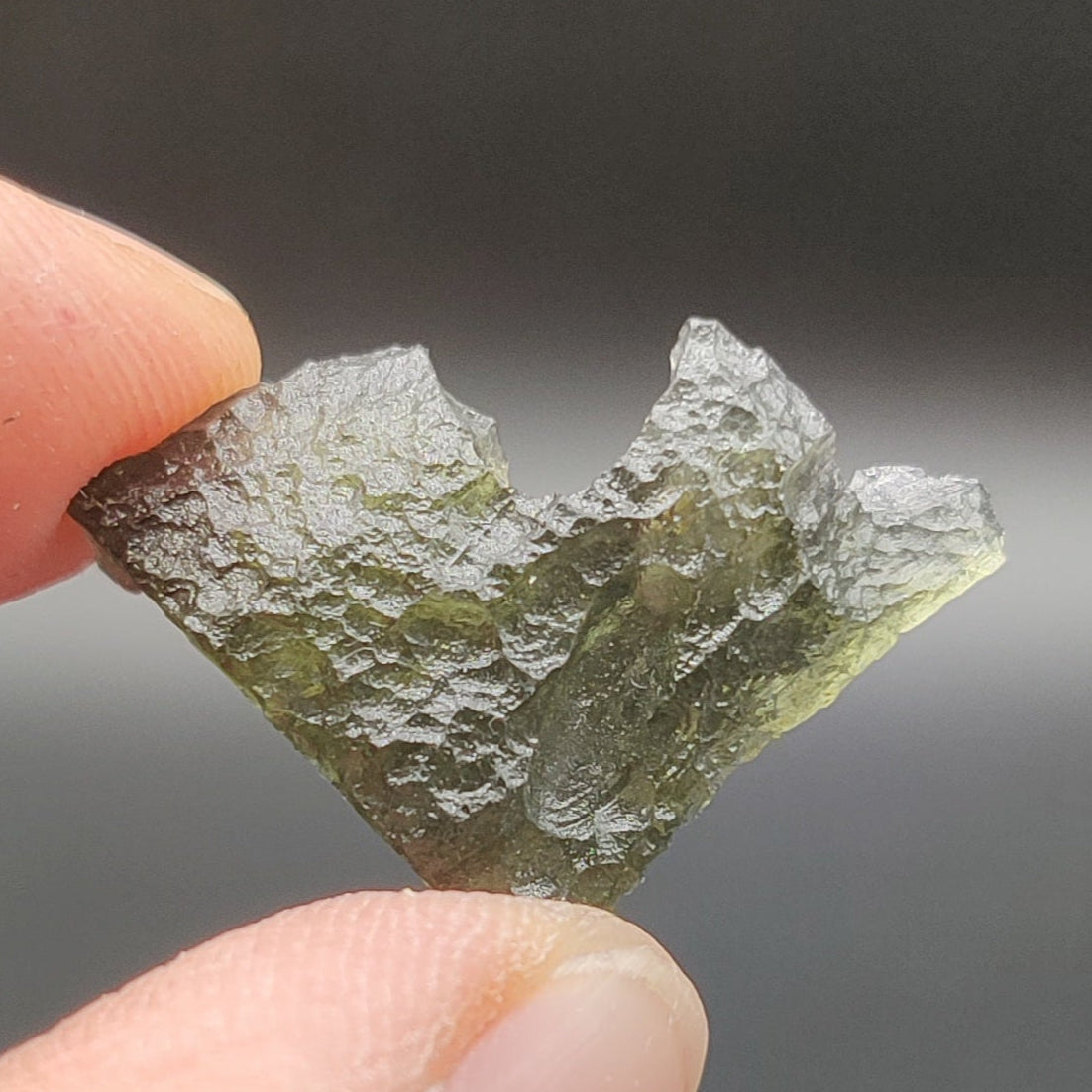 Moldavita natural en bruto