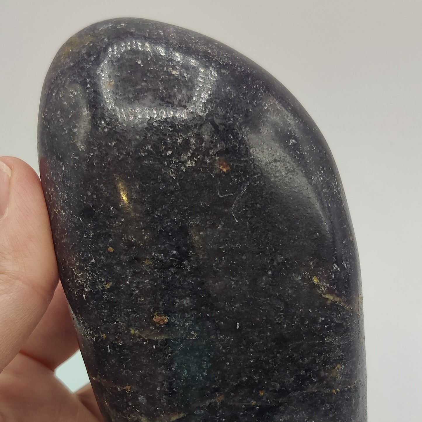 Mica lepidolita pulida