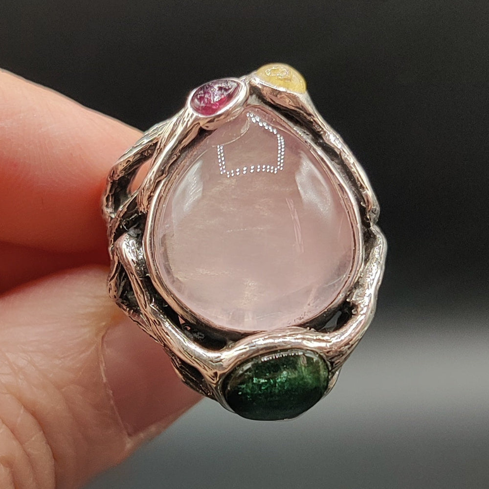 Anillo en plata y cuarzo rosa