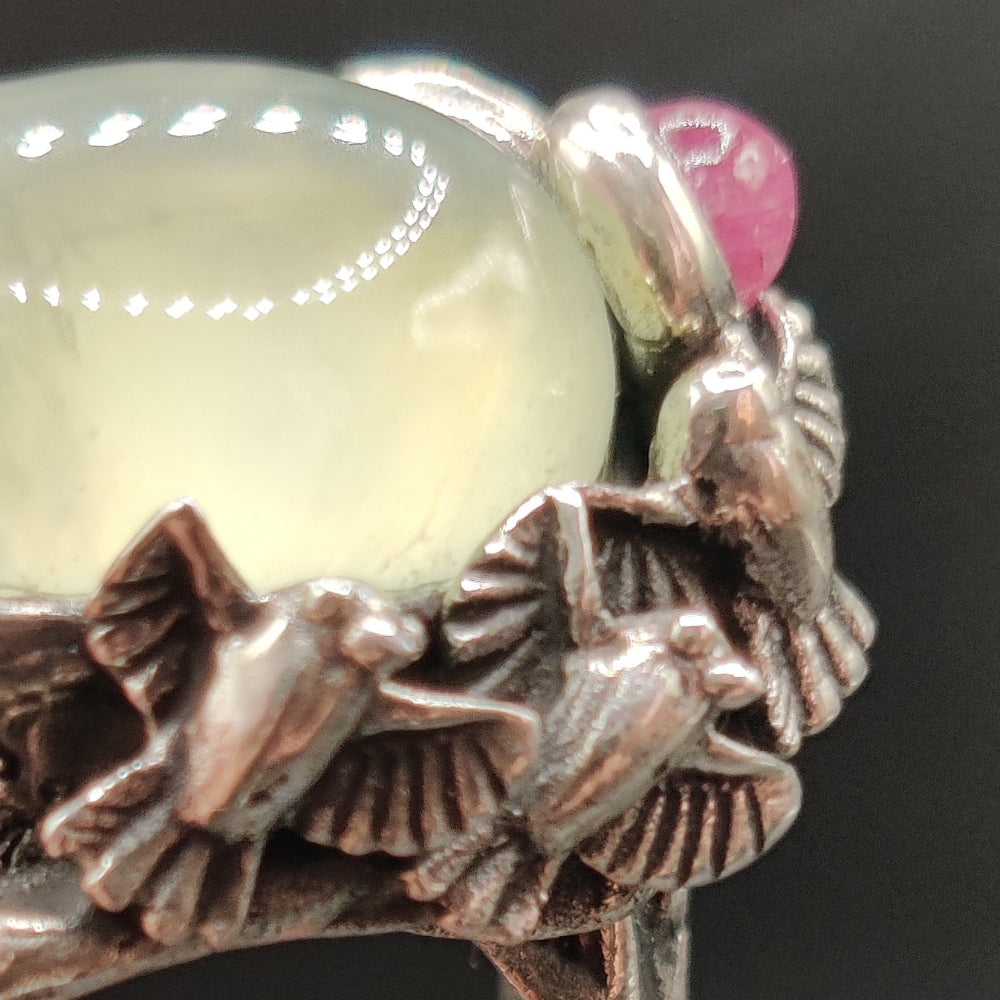 Anillo en plata y prehenita