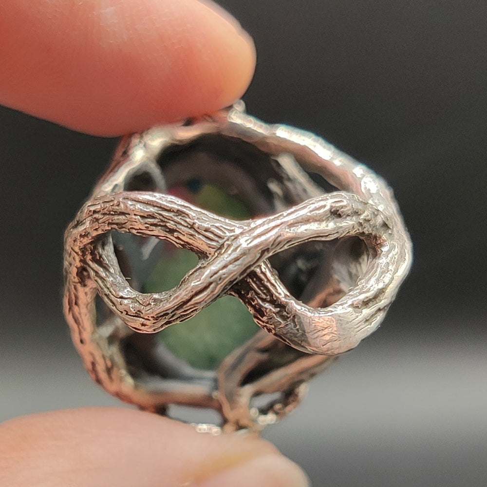 Anillo en plata y zoisita con rubí