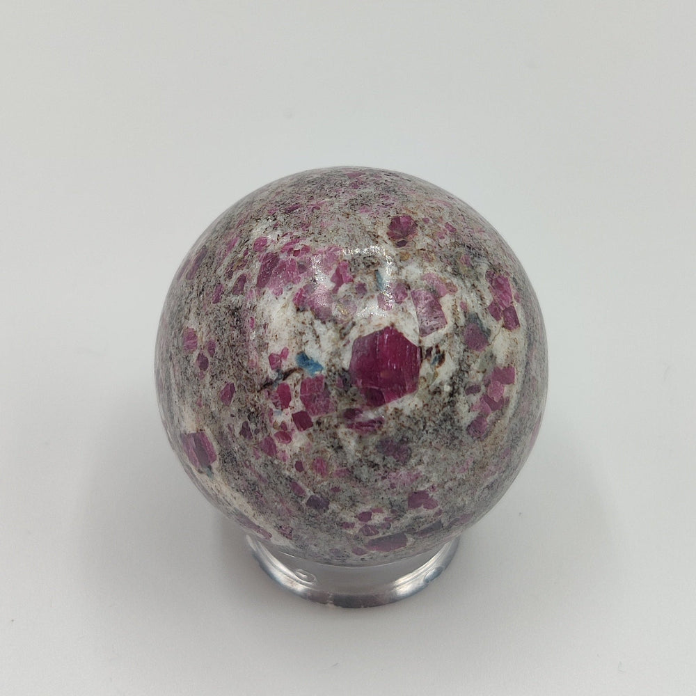 Esfera de rubíes en matriz