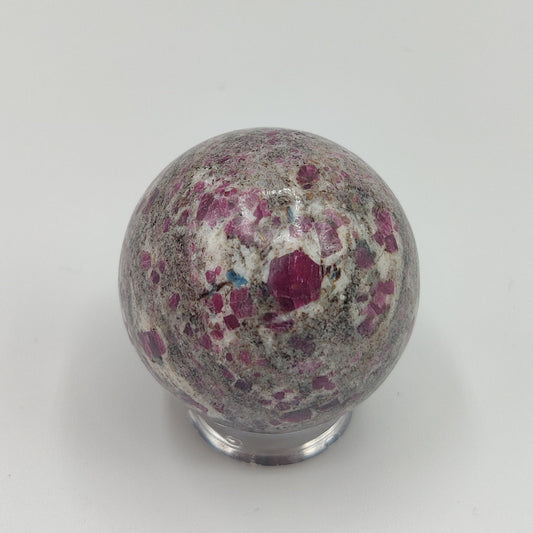 Esfera de rubíes en matriz