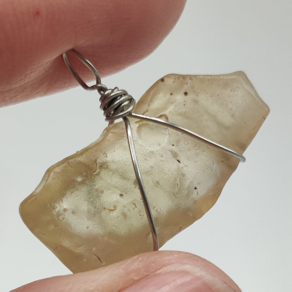 Cristal líbico colgante (Tectita)
