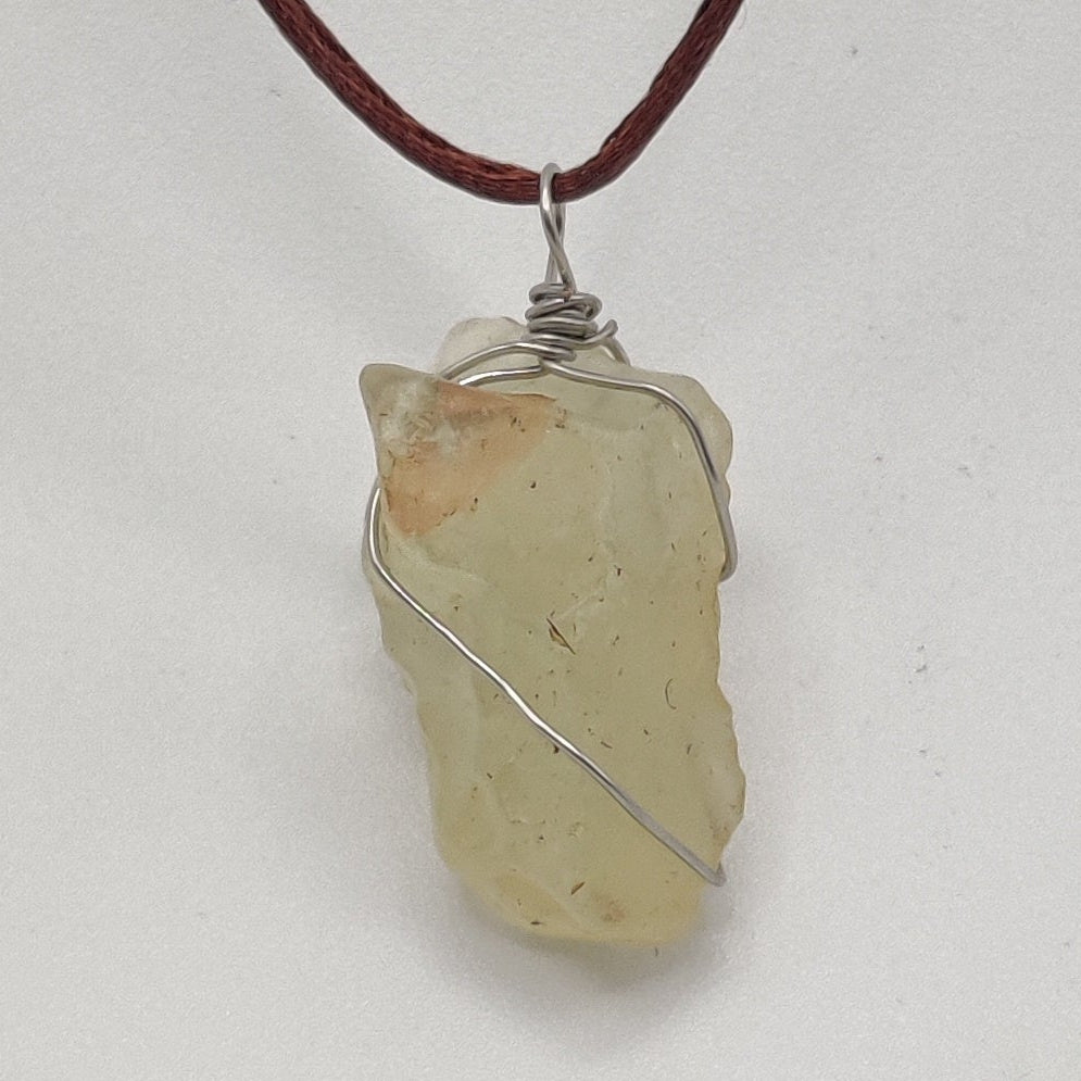 Cristal líbico colgante (Tectita)