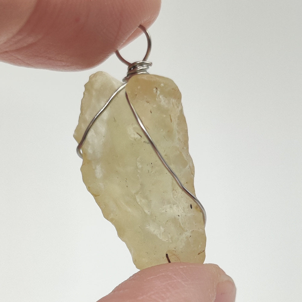 Cristal líbico colgante (Tectita)