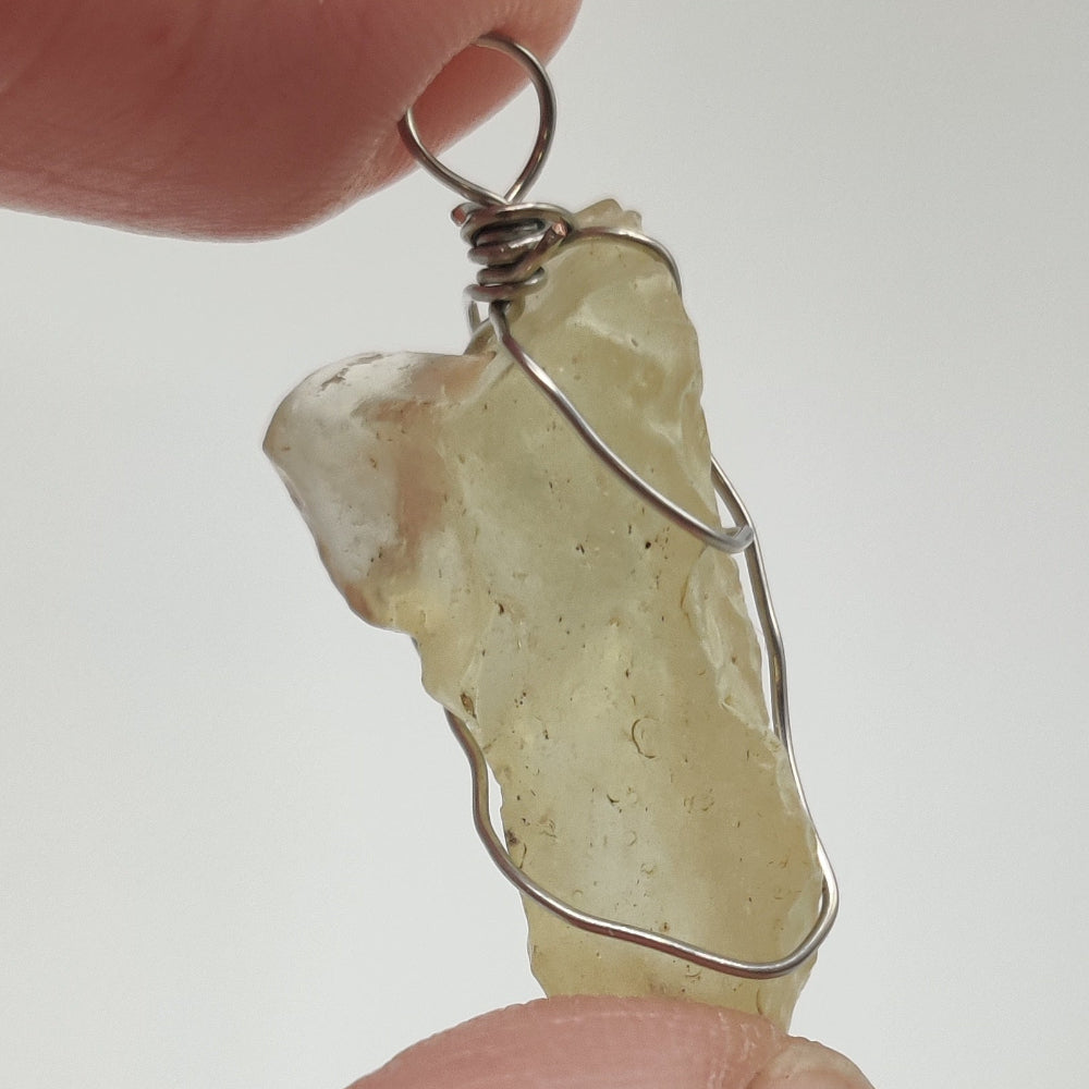 Cristal líbico colgante (Tectita)