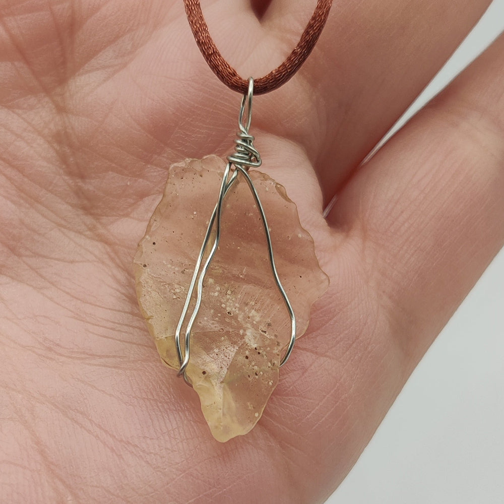 Cristal líbico colgante (Tectita)