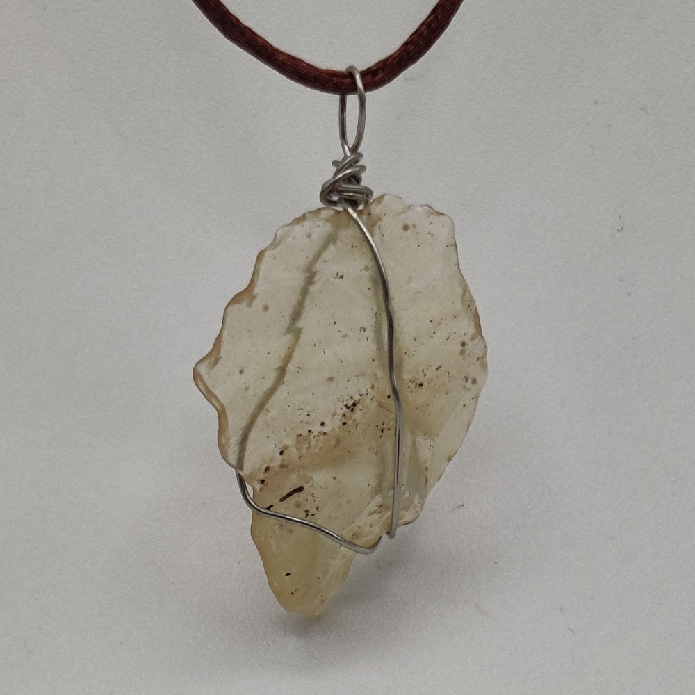 Cristal líbico colgante (Tectita)