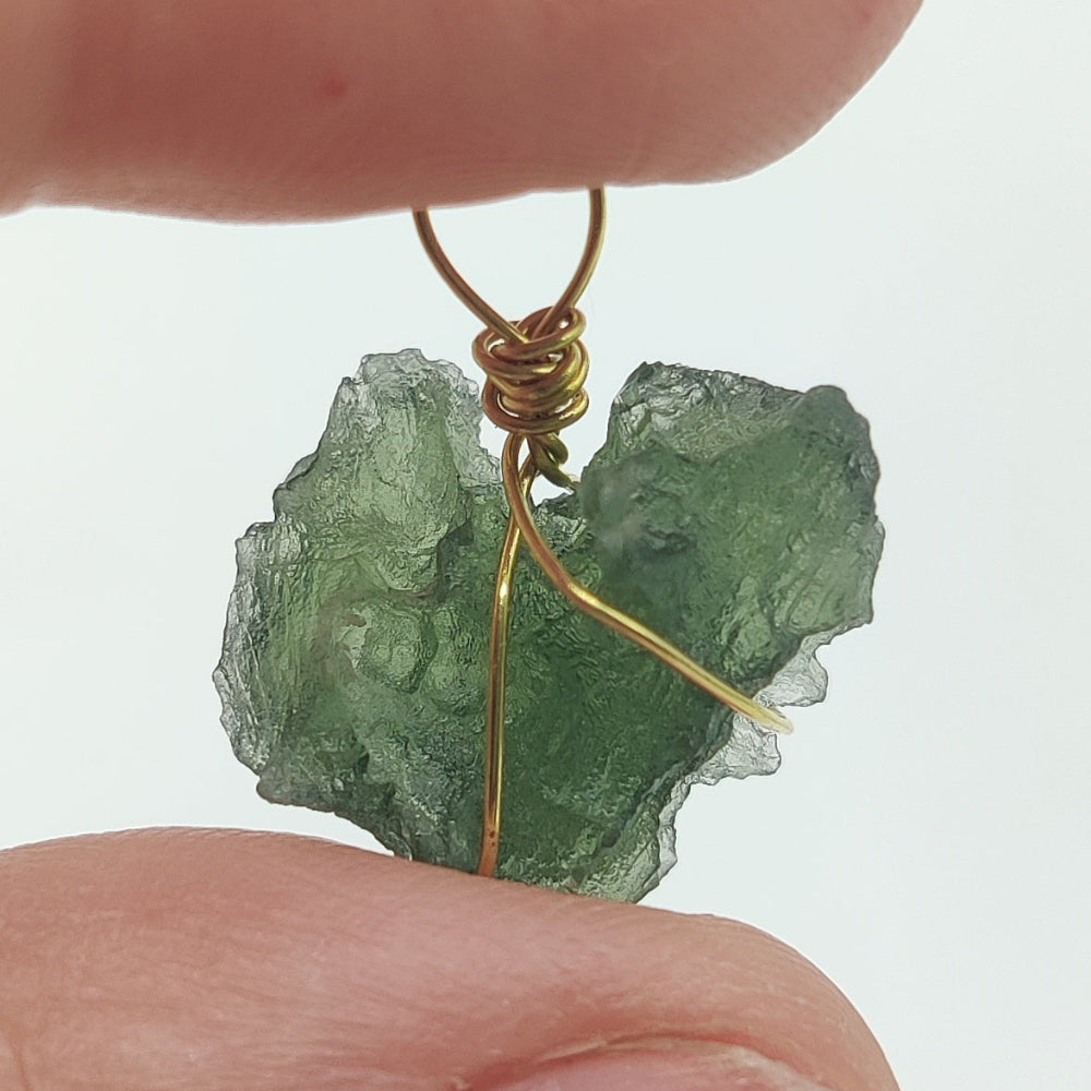 Moldavita colgante (Tectita)