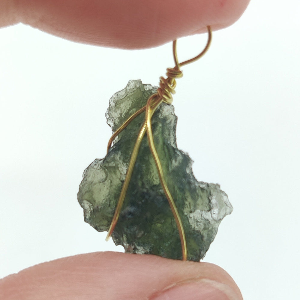 Moldavita colgante (Tectita)