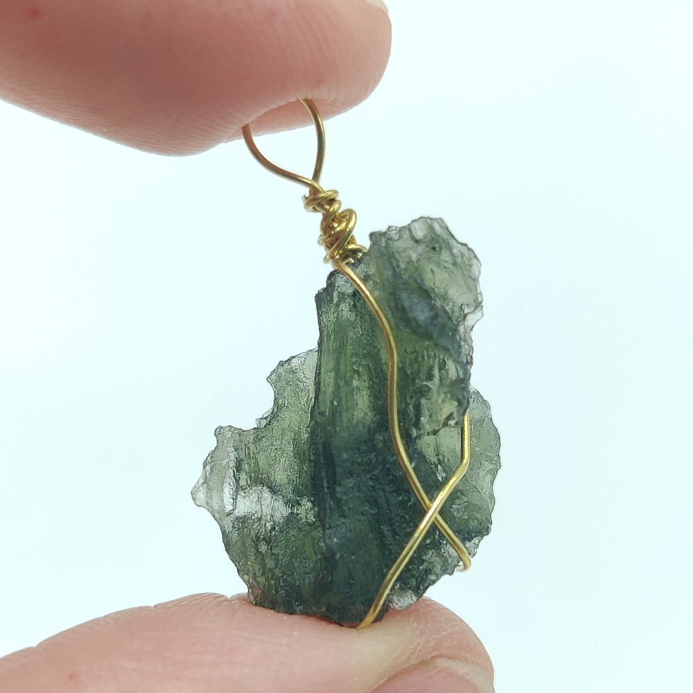 Moldavita colgante (Tectita)