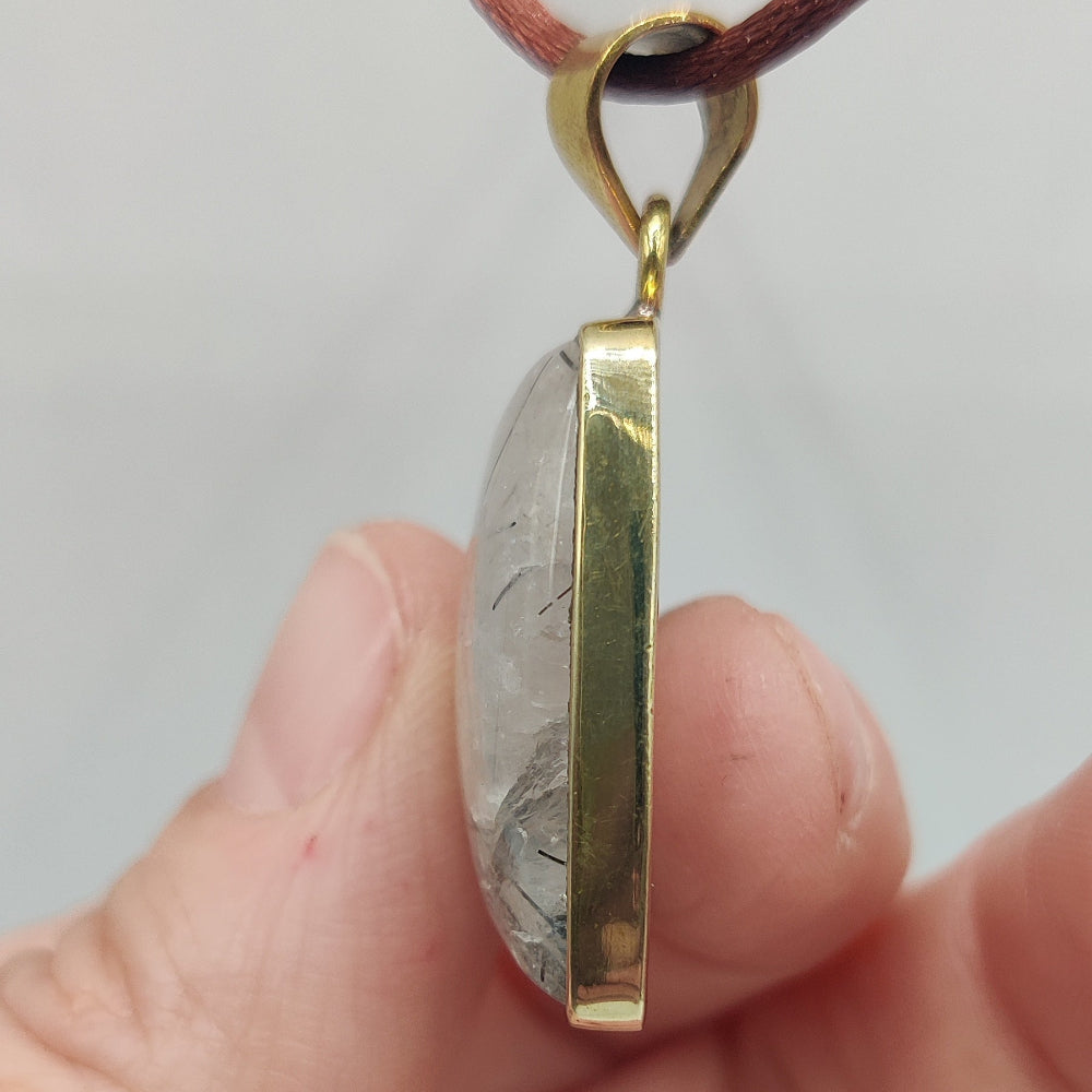Colgante en cuarzo con turmalinas