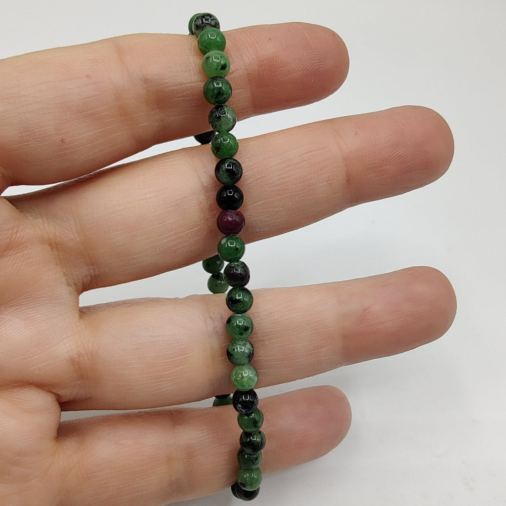 Pulsera de zoisita con rubí