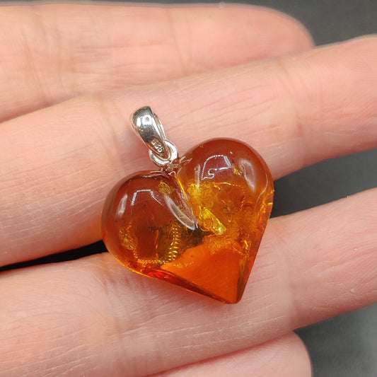 Colgante corazón Ámbar con plata