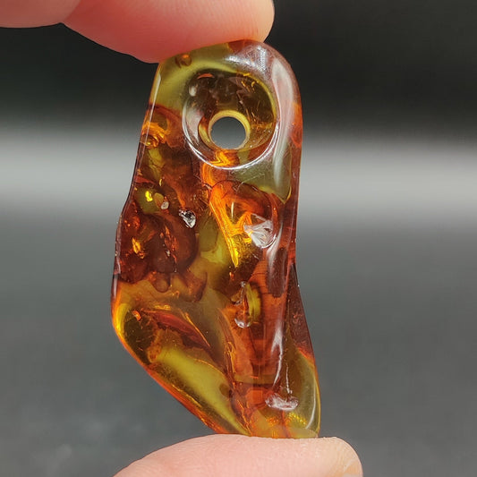 Colgante ámbar con agujero