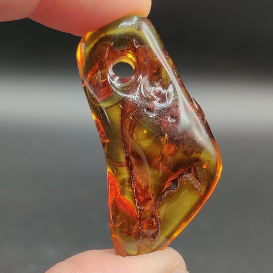 Colgante ámbar con agujero