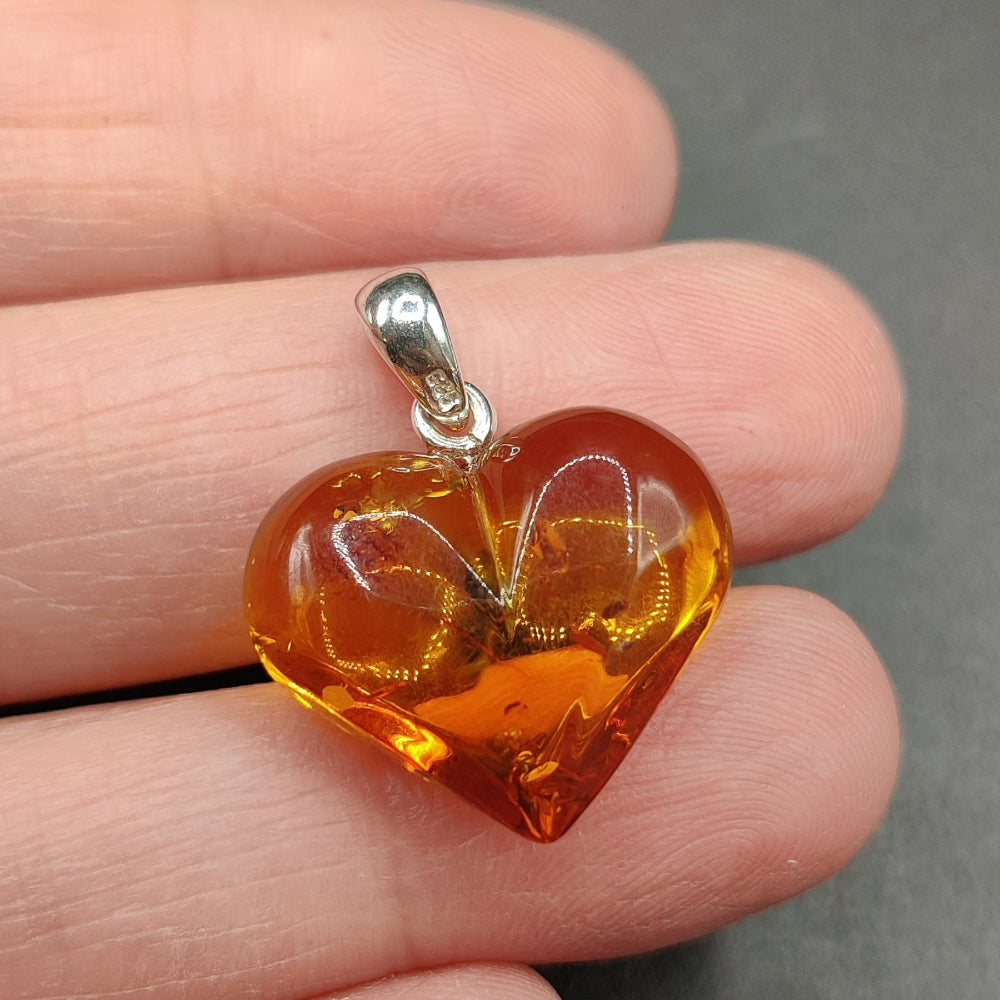 Colgante corazón Ámbar con plata