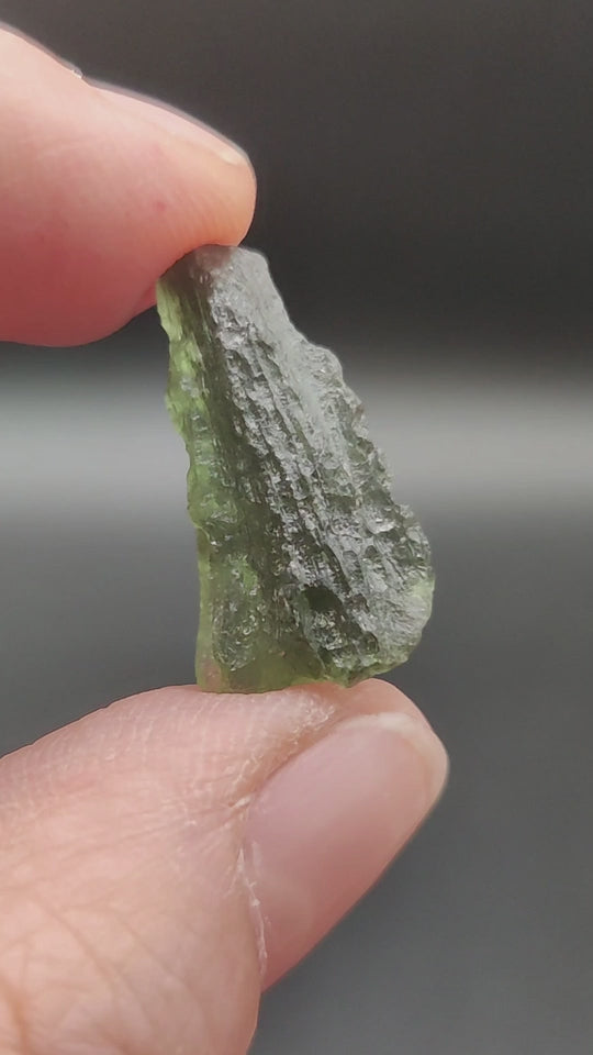 VIdeo de moldavita natural en bruto