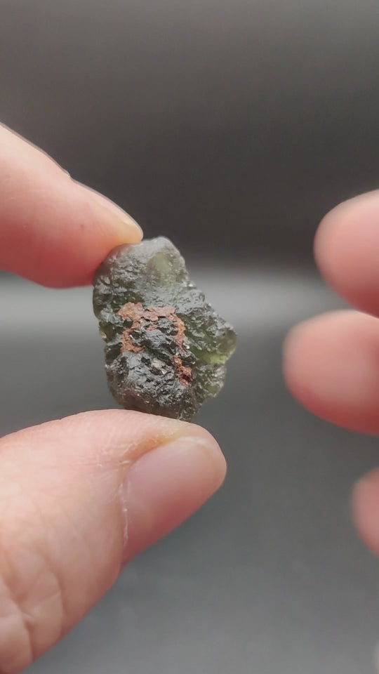 Video de moldavita natural en bruto